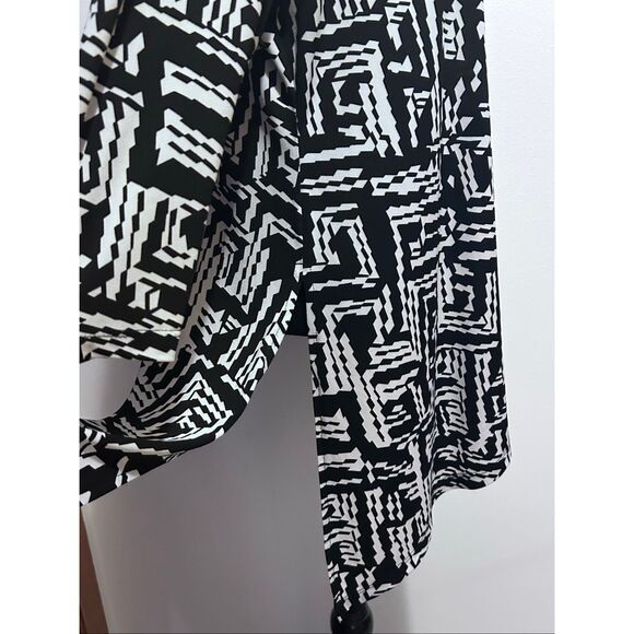 Travelers by Chico's Women’s Size 3 (XL) Black White Asymmetrical Tunic Top - Picture 4 of 11